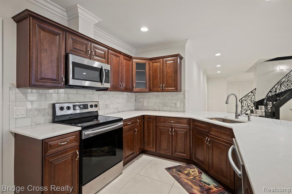 5820 LAKEVIEW Avenue, Orchard Lake Village, MI 48323 — Photo 68