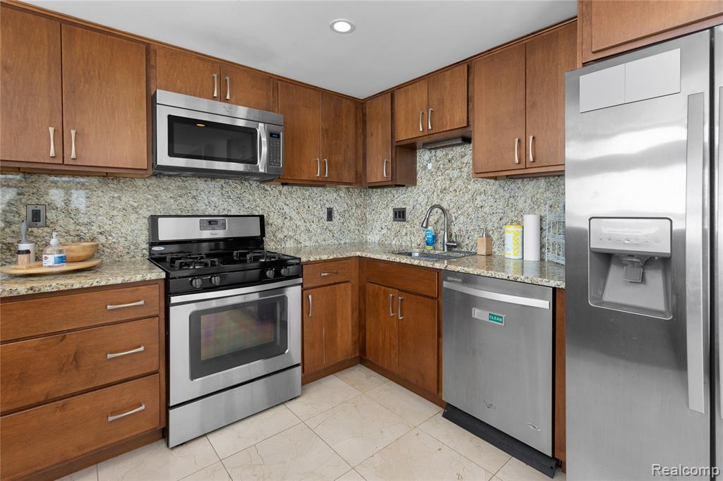 250 E HARBORTOWN DRIVE #1409, Detroit, MI 48207 — Photo 6