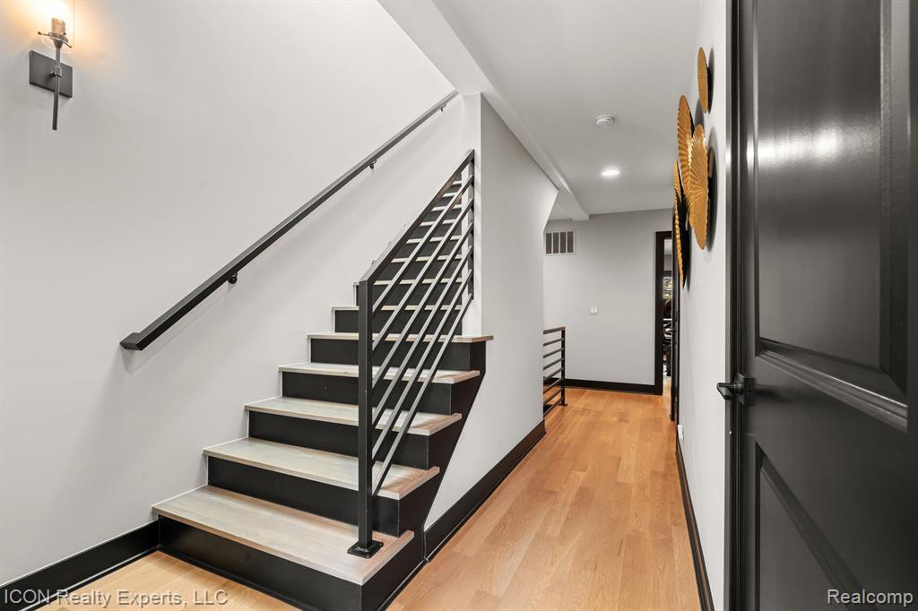 714 E PARENT Avenue, Royal Oak, MI 48067 — Photo 42