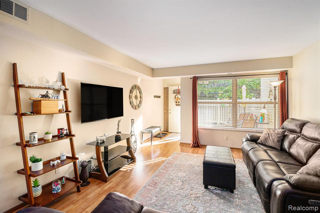 61009 Greenwood Drive, 183, South Lyon, MI 48178 — Photo 4