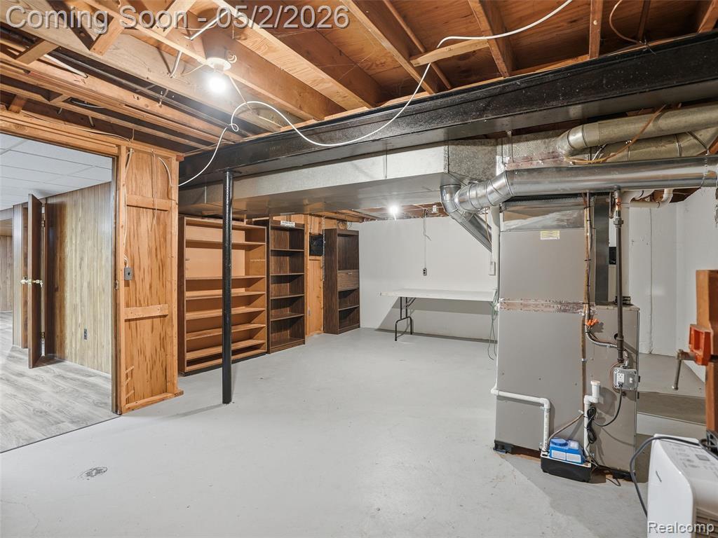 8618 Alwardt Drive, Sterling Heights, MI 48313 — Photo 32