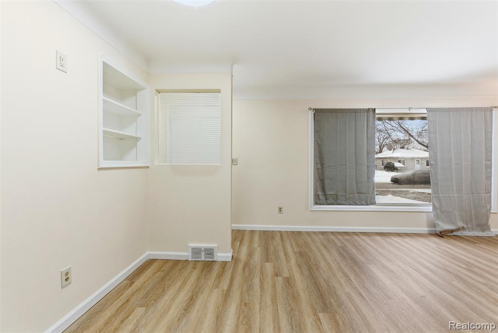 7002 Norborne Avenue, Dearborn Heights, MI 48127 — Photo 3