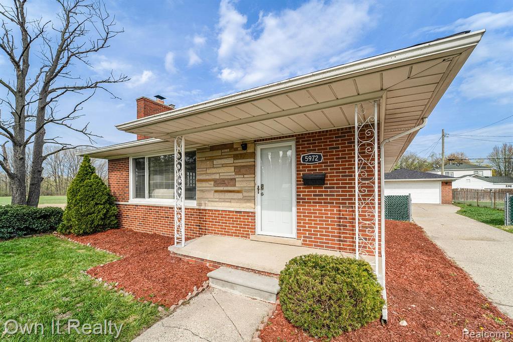 5972 MCMILLAN Street, Dearborn Heights, MI 48127 — Photo 2