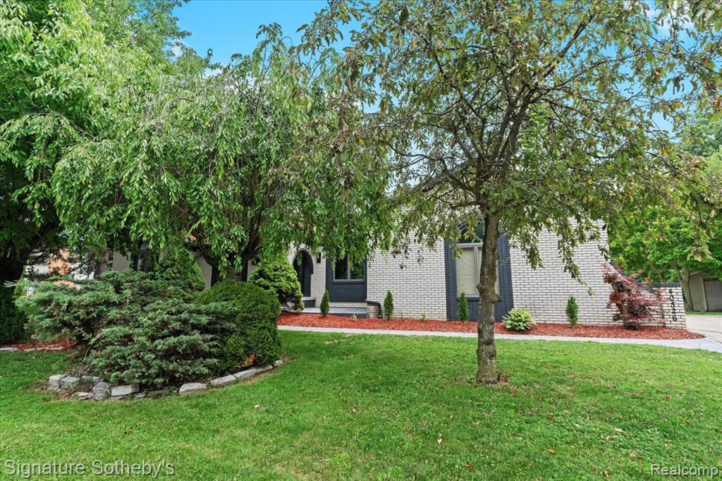 40526 Woodside Drive, Clinton Twp, MI 48038 — Photo 3