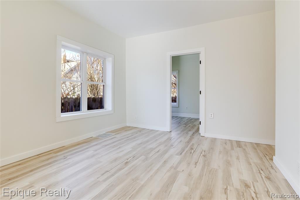 711 Stanton Street, Port Huron, MI 48060 — Photo 8