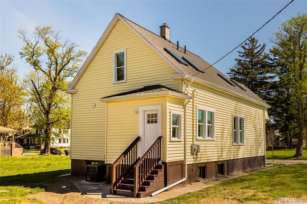 2431 PARKER Street, Detroit, MI 48214 — Photo 17