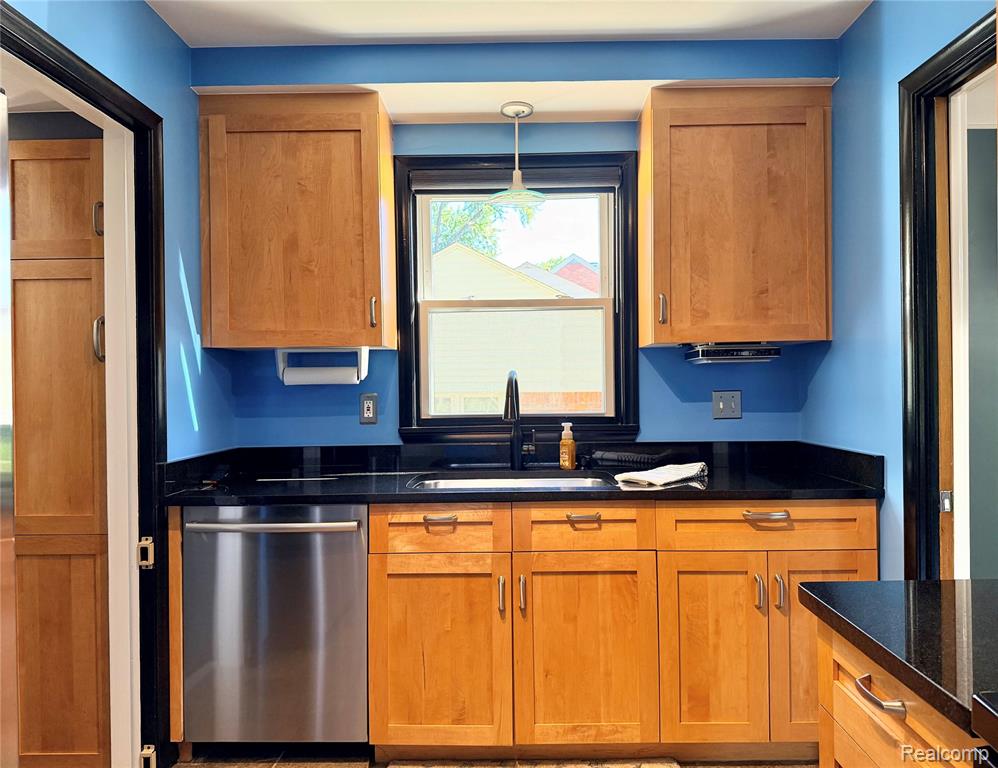 4164 Seminole Drive, Royal Oak, MI 48073 — Photo 9