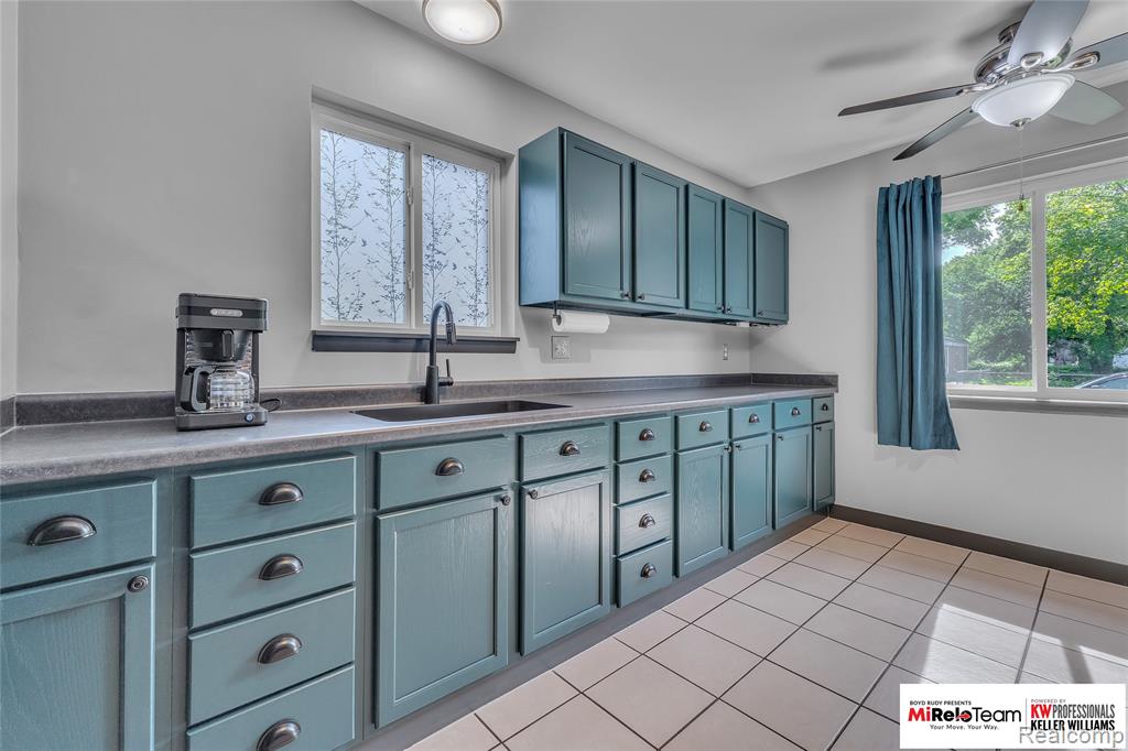4737 Glenis Street, Dearborn Heights, MI 48125 — Photo 10