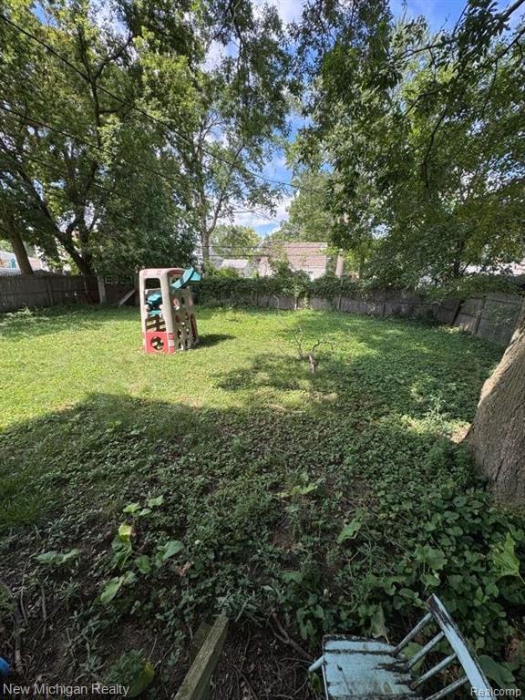 434 W Bernhard Avenue, Hazel Park, MI 48030 — Photo 9
