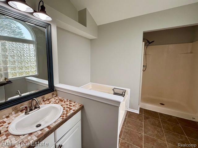 8221 FOX HOLLOW Road, Goodrich Vlg, MI — Photo 27