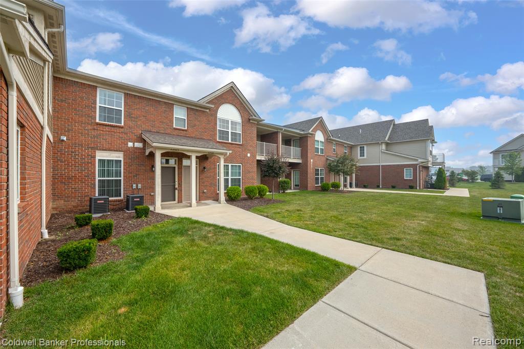 22026 Andover Drive, Macomb, MI 48042