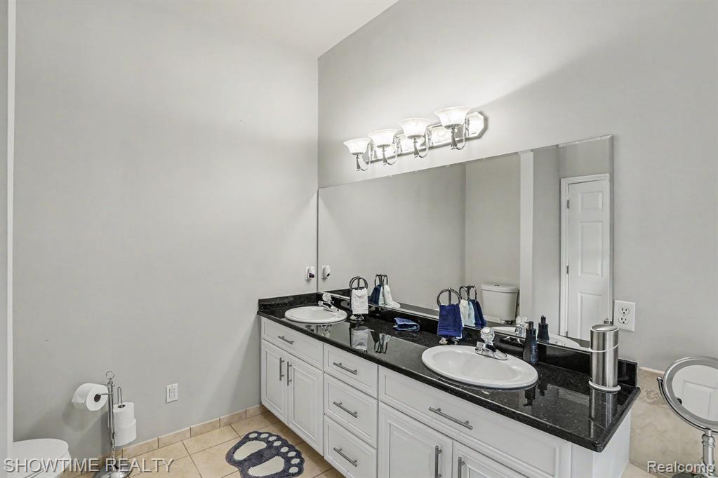 54676 Woodcreek Boulevard, Utica, MI 48315 — Photo 25