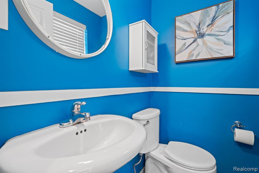 10065 Hart Avenue, Huntington Woods, MI — Photo 24