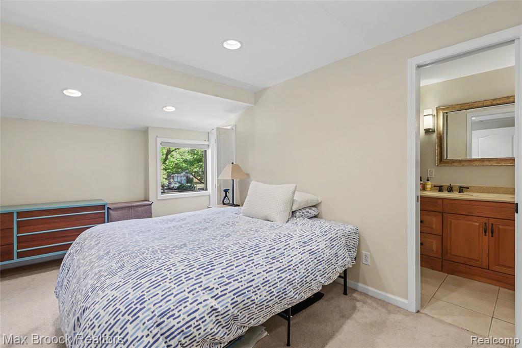 1669 Wimbledon Drive, Walled Lake, MI 48390 — Photo 21
