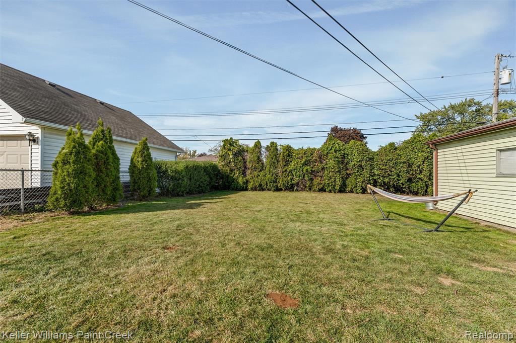 8273 Independence Drive, Sterling Heights, MI 48313 — Photo 32