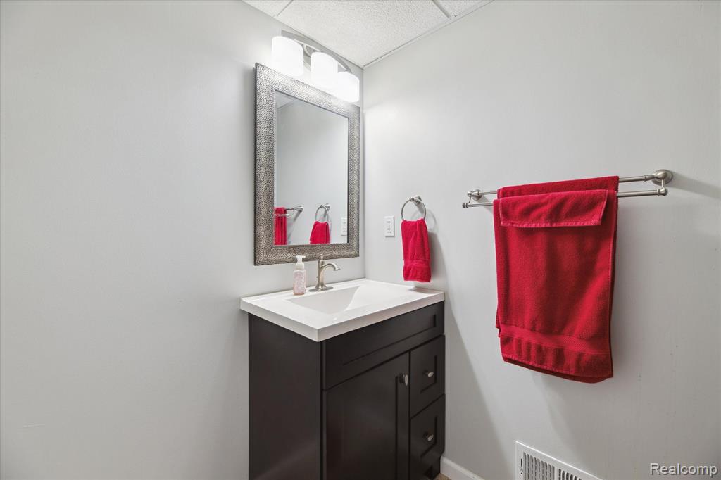 1115 PADDOCK Drive, South Lyon, MI 48178 — Photo 37