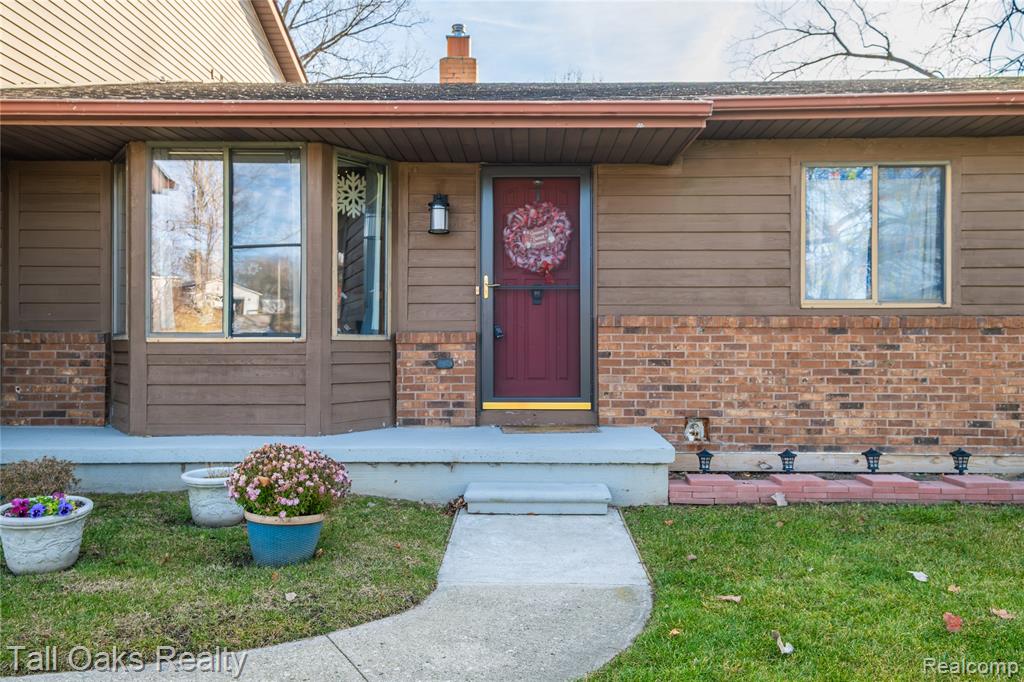731 Cherry Hill Court, Columbiaville, MI 48421 — Photo 2