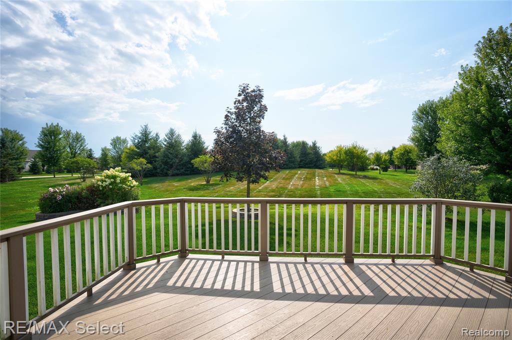 9059 Pine Valley Drive, Grand Blanc, MI 48439 — Photo 32