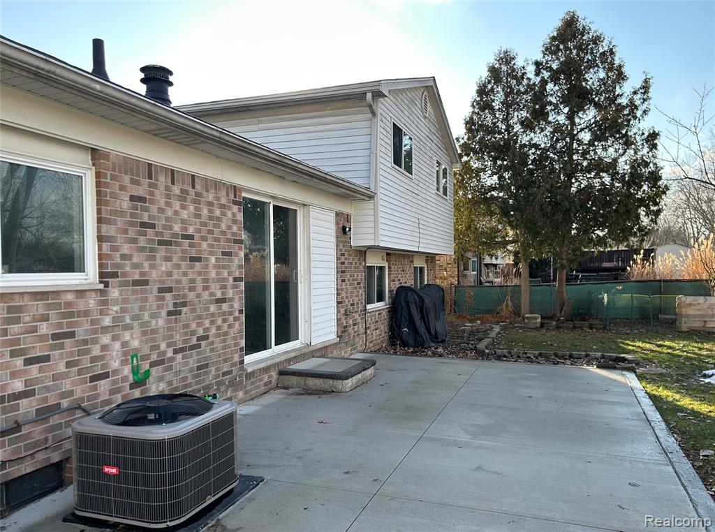 22448 Armstrong Avenue, Brownstown, MI 48193 — Photo 4