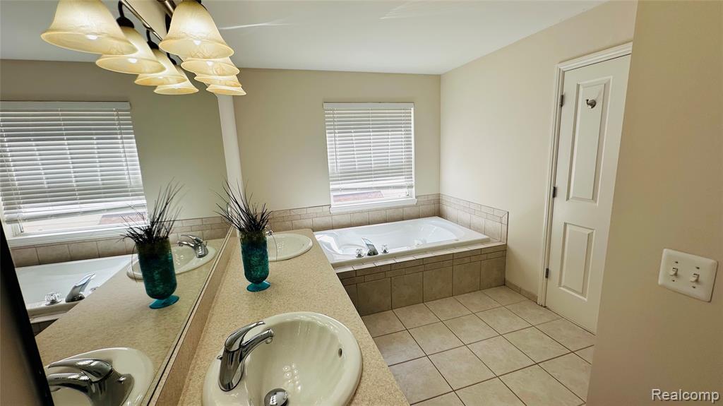815 CALGARY Street, Auburn Hills, MI 48326 — Photo 25