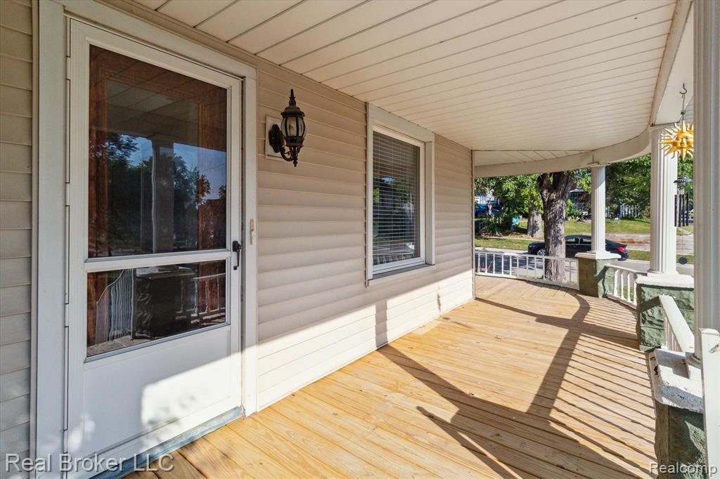 402 S 7TH Street, St. Clair, MI 48079 — Photo 5