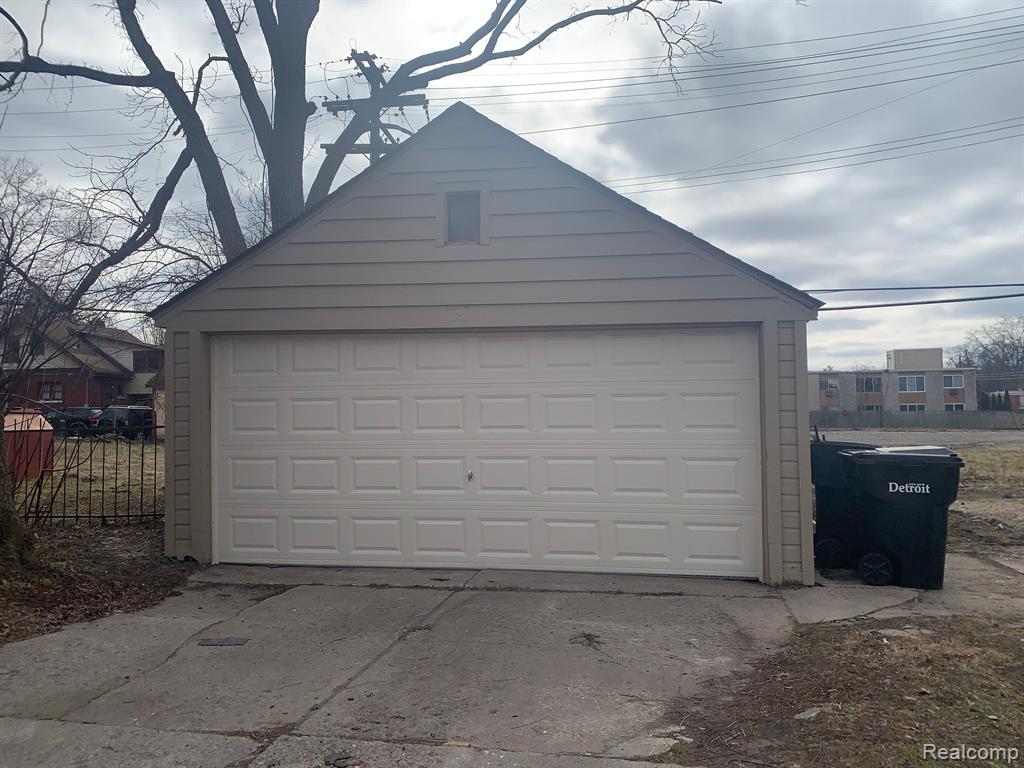 21733 MCNICHOLS Road, Detroit, MI 48219 — Photo 31