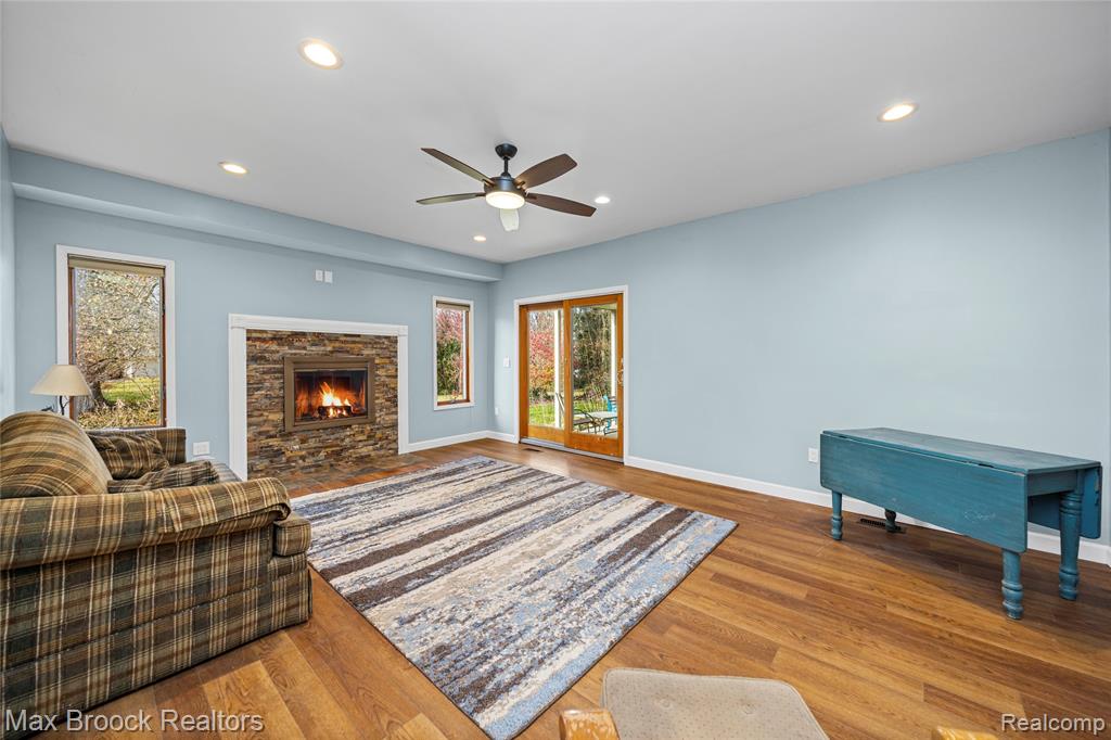 6335 Thorneycroft Drive, Shelby Twp, MI 48316 — Photo 18
