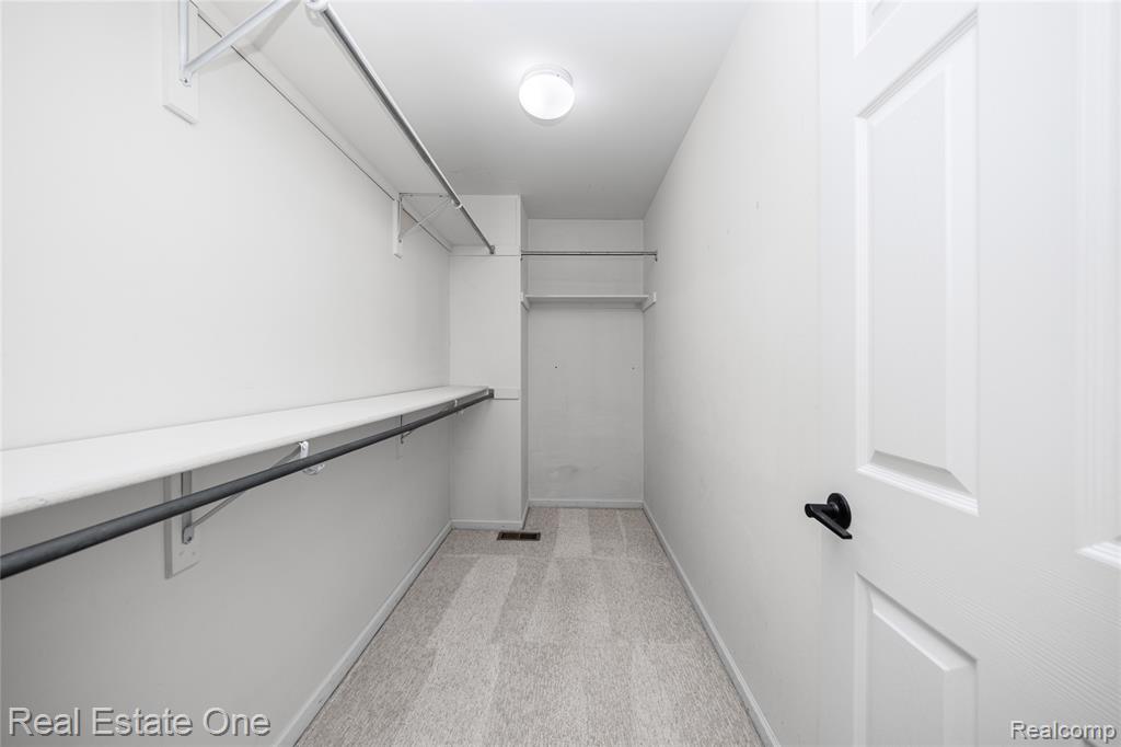 7382 Gateway Drive, West Bloomfield, MI — Photo 30