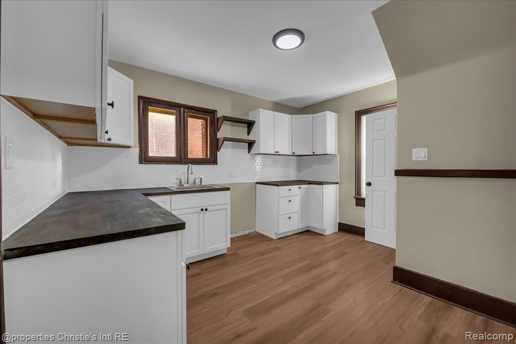 5215 Buckingham Avenue, Detroit, MI 48224 — Photo 9