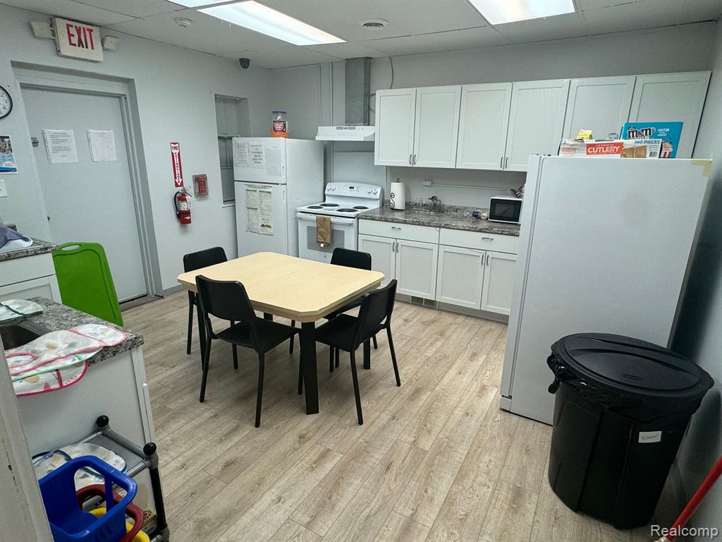 19115 W 7 MILE Road, Detroit, MI 48219 — Photo 17