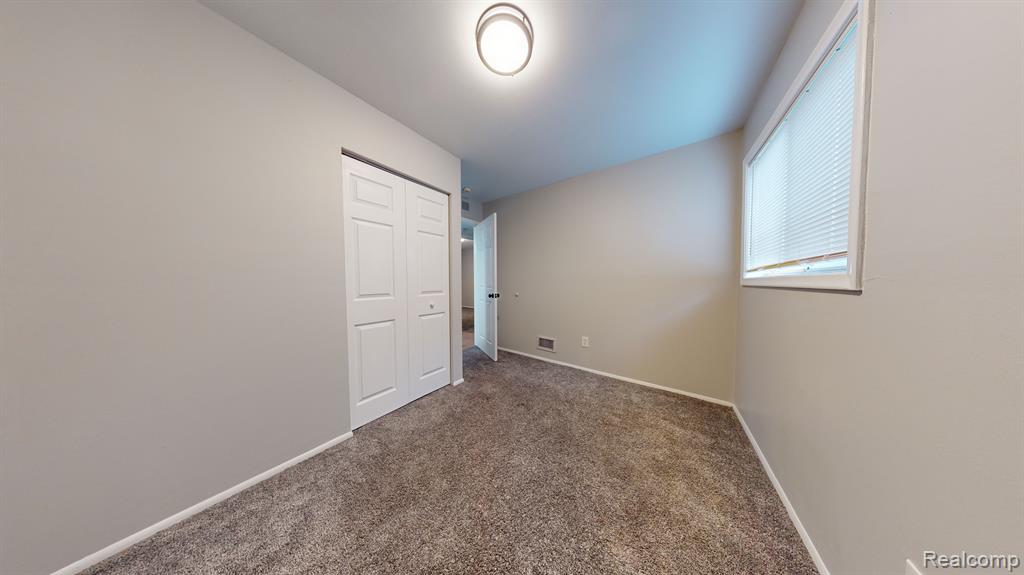 4679 MCKINLEY Street, Dearborn Heights, MI 48125 — Photo 9