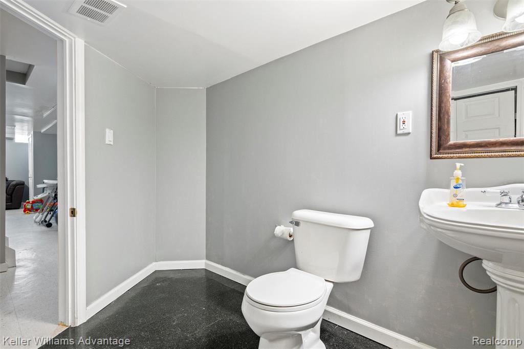 5016 Patrick Road, West Bloomfield, MI — Photo 49