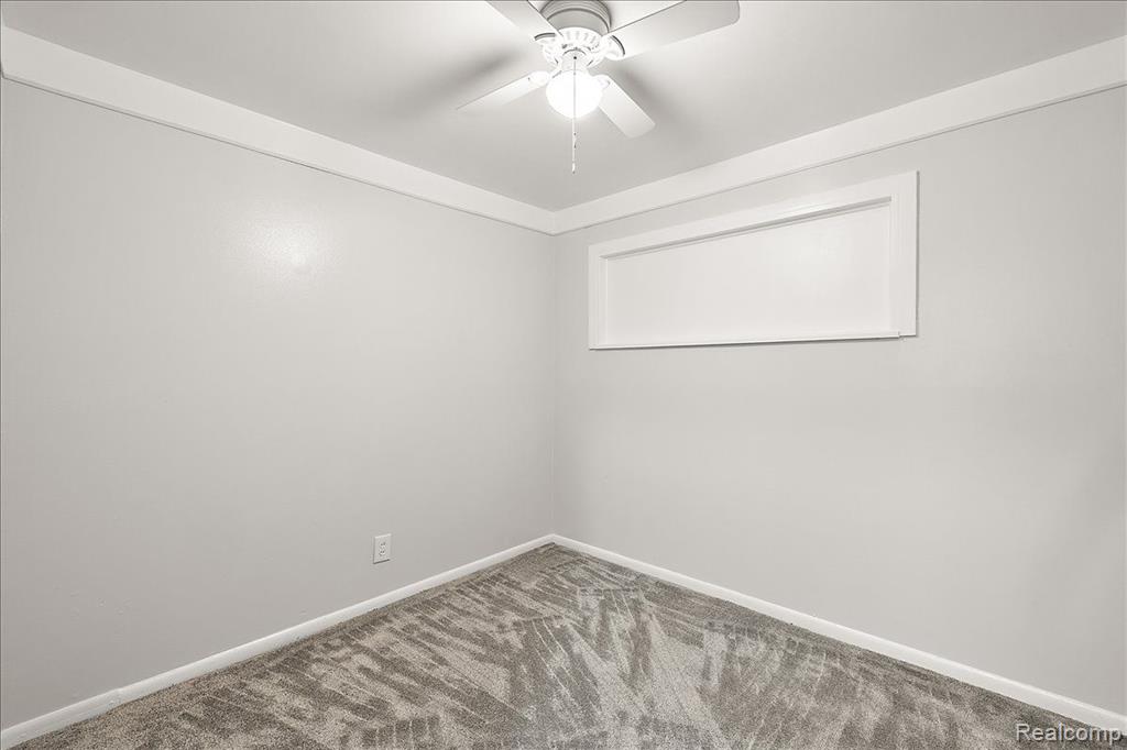 43 FERNBARRY Drive, Waterford, MI 48328 — Photo 31
