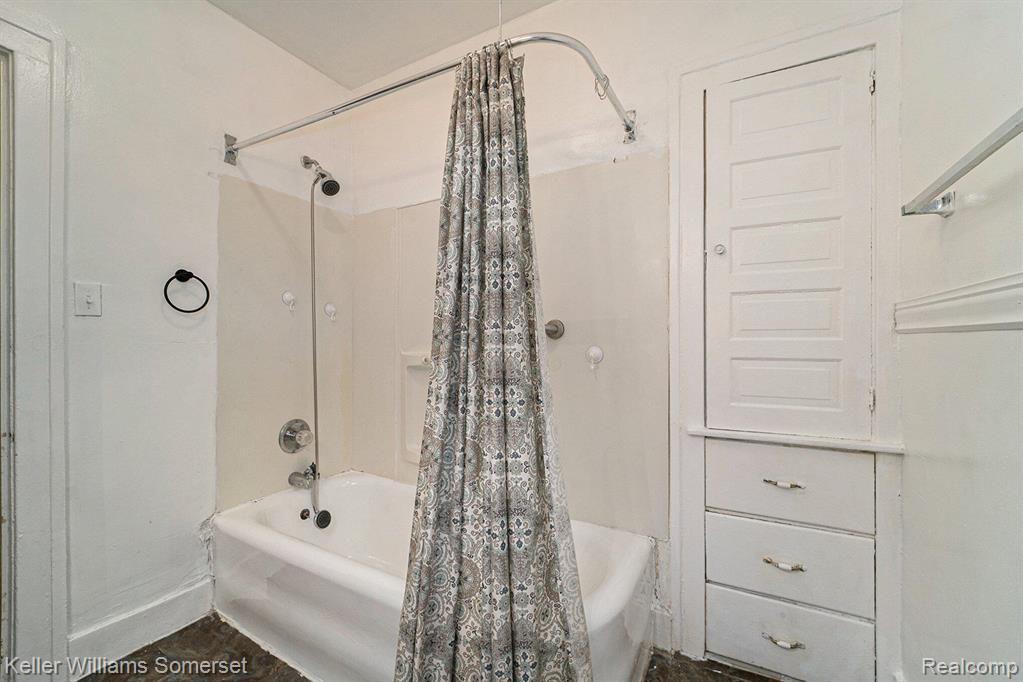 568 CHALMERS Street, Detroit, MI 48215 — Photo 9