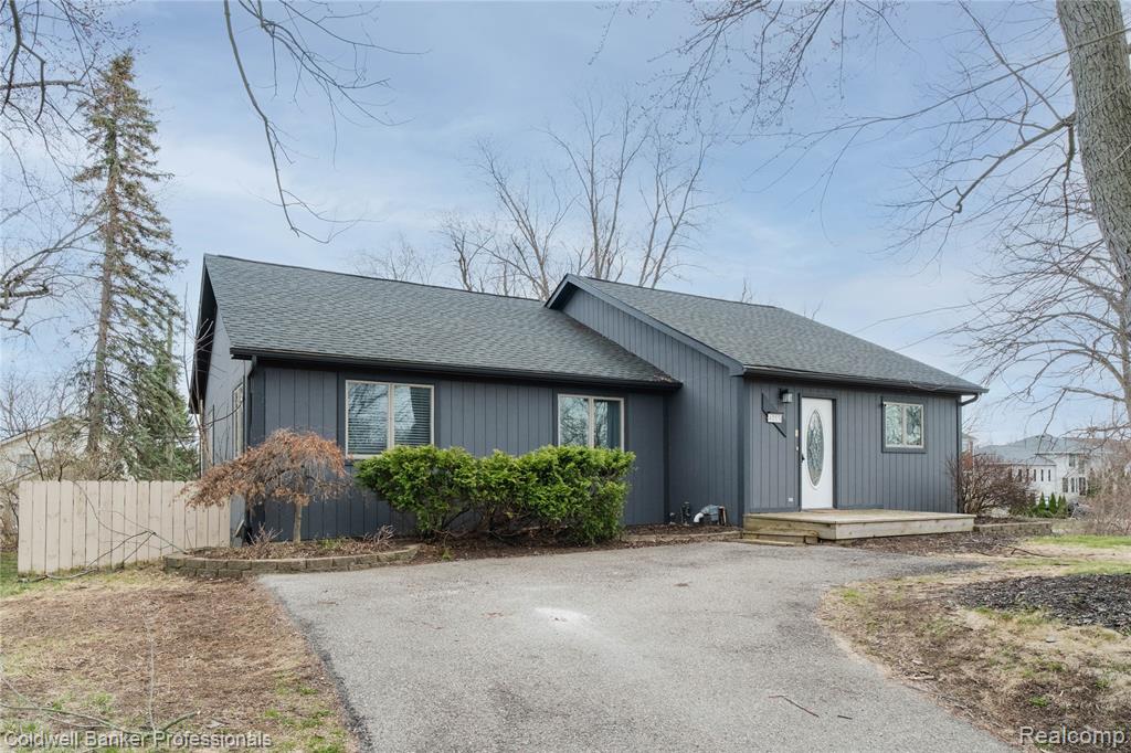 4015 Green Lake Road, West Bloomfield, MI 48324 — Photo 3