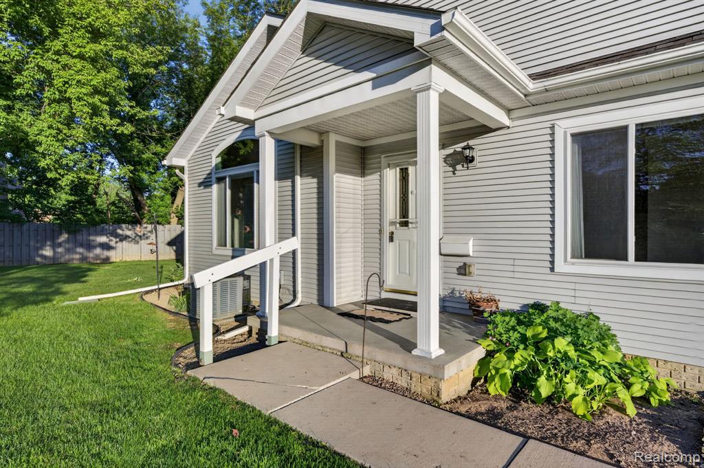 100 Aberdeen Drive, 36, Flushing, MI 48433 — Photo 2