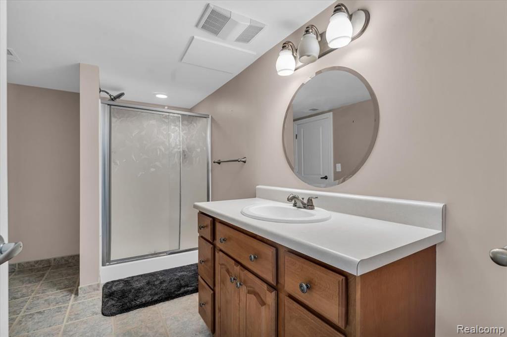 6710 Laurelton, Clarkston, MI — Photo 30