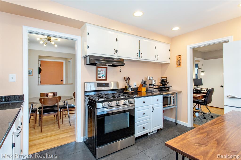 24460 Rosewood Street, Oak Park, MI 48237 — Photo 15
