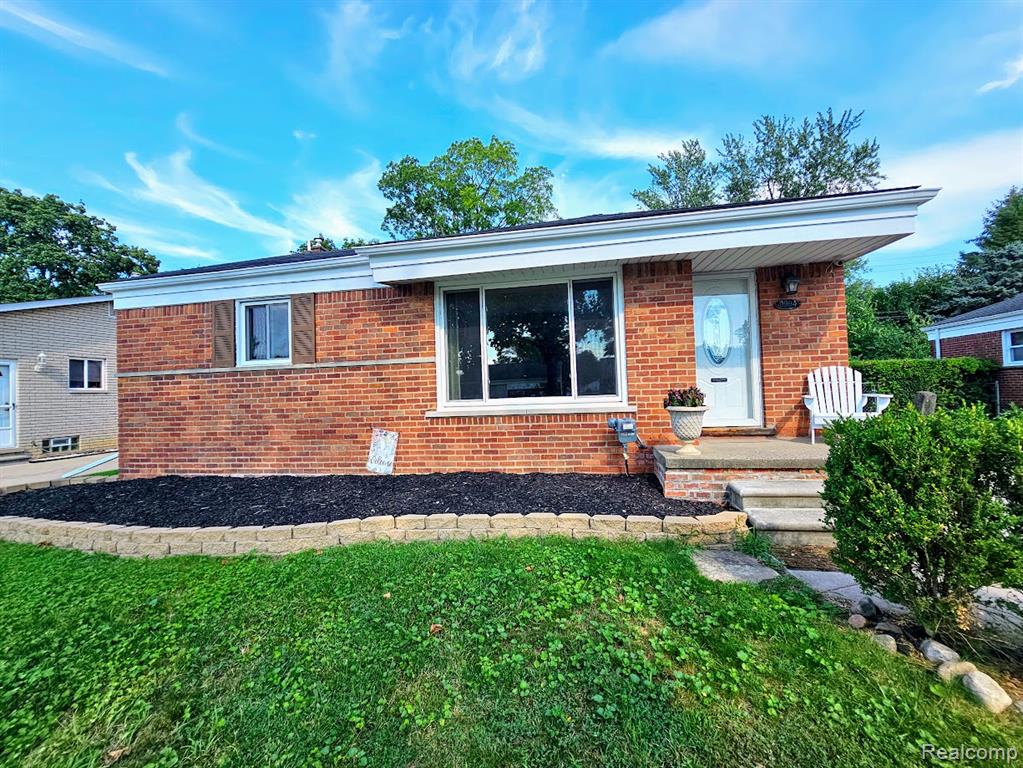 9994 Deering Street, Livonia, MI 48150 — Photo 2