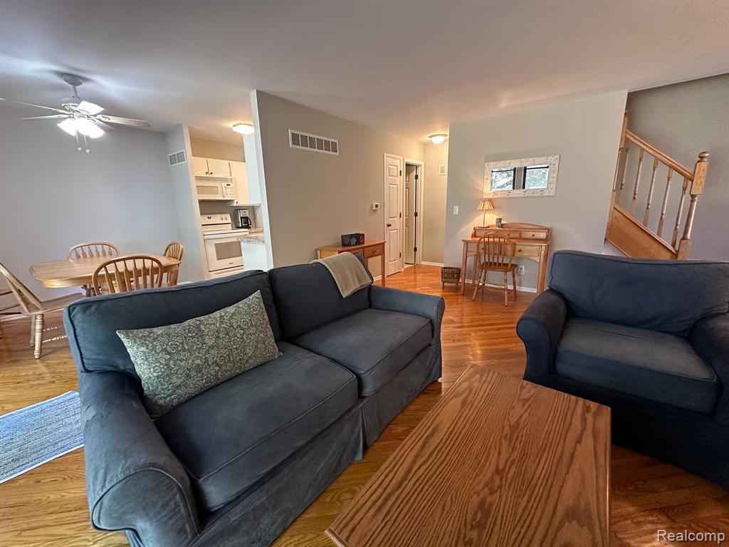 424 W ROCKWELL Street, Fenton, MI 48430 — Photo 14