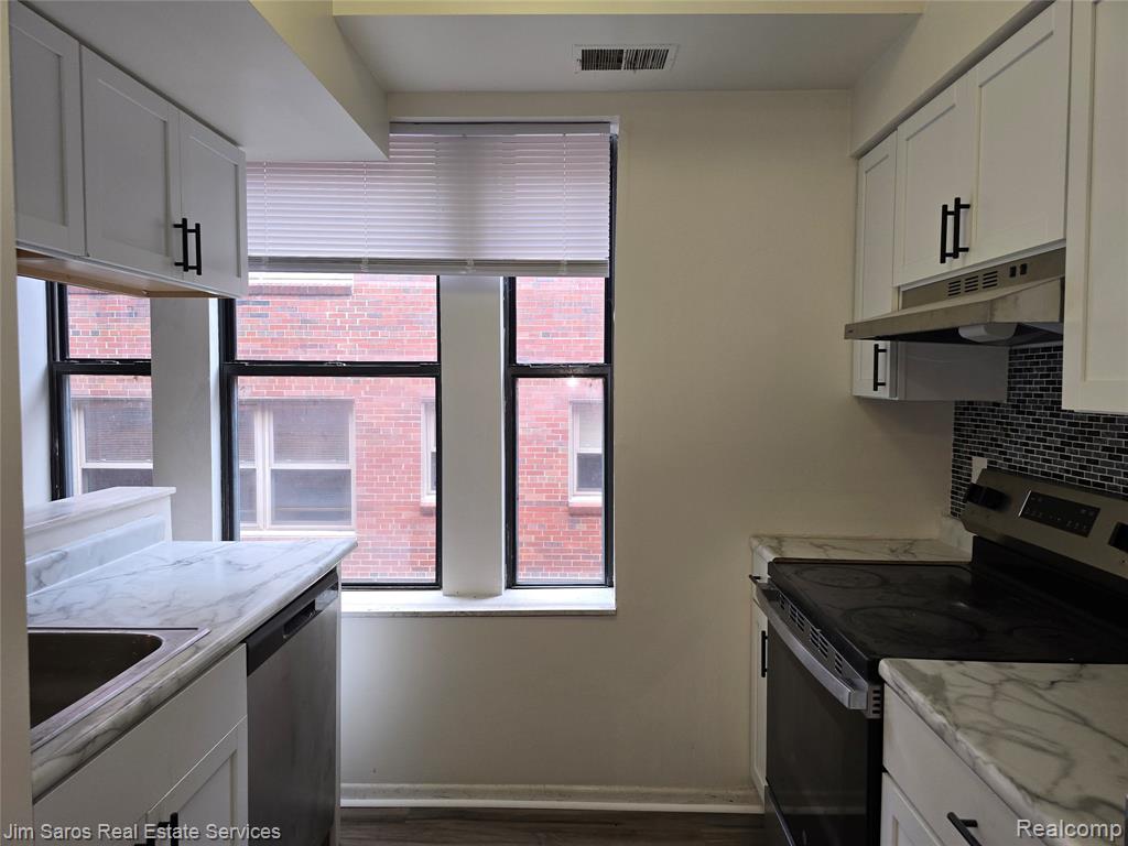 590 Parkview #202 Drive, Detroit, MI 48214 — Photo 7