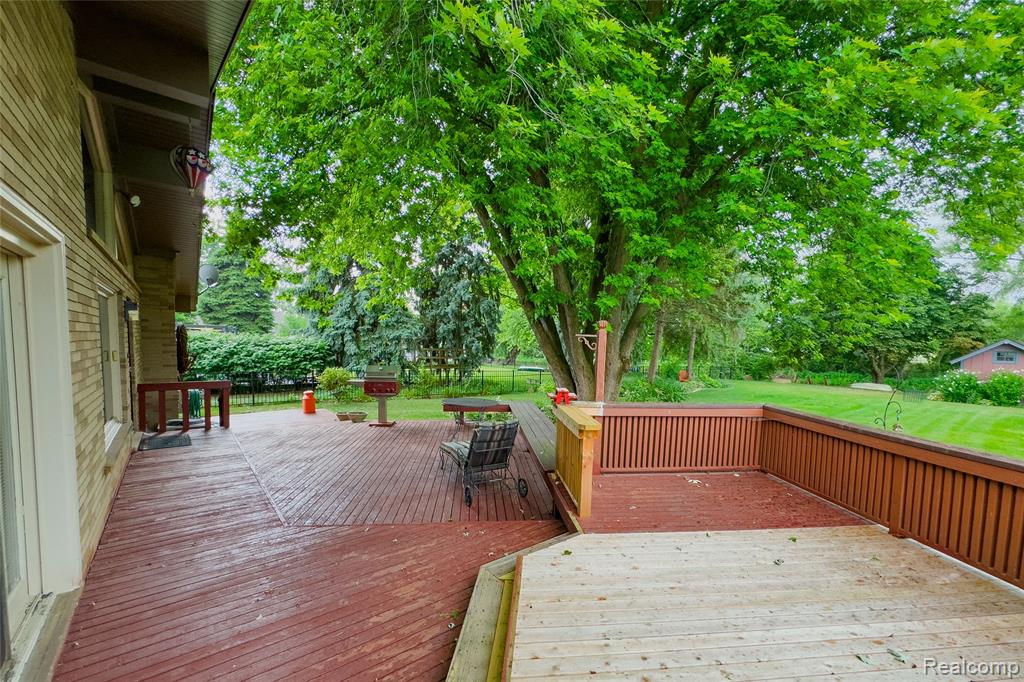 472 Riverside Drive, Wyandotte, MI 48192 — Photo 36