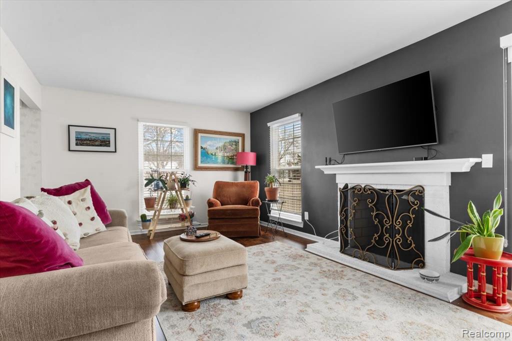 21301 E Glen Haven Circle, Northville, MI, 48167