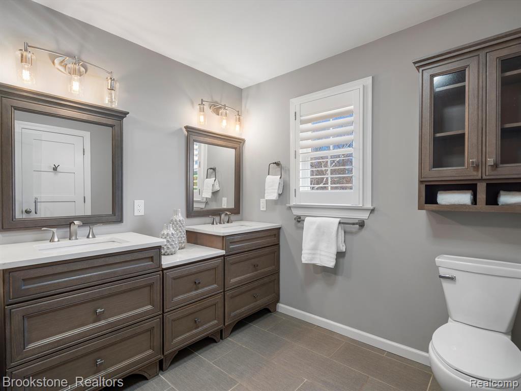 576 E Flint Street, Lake Orion, MI 48362 — Photo 21