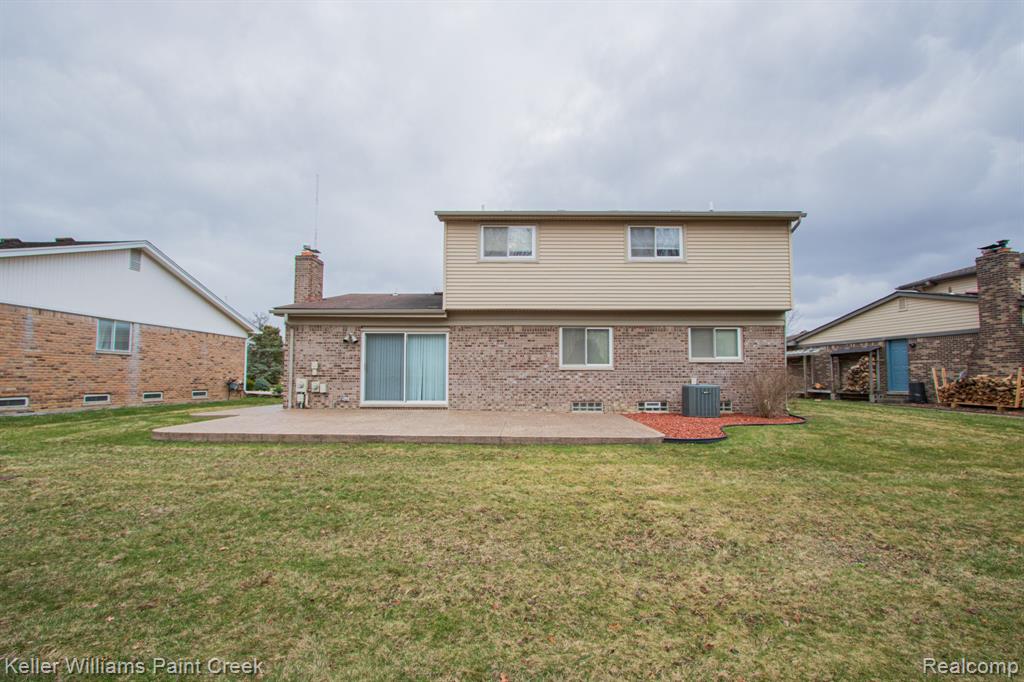 19170 Dawnshire Drive, Brownstown, MI 48193 — Photo 42