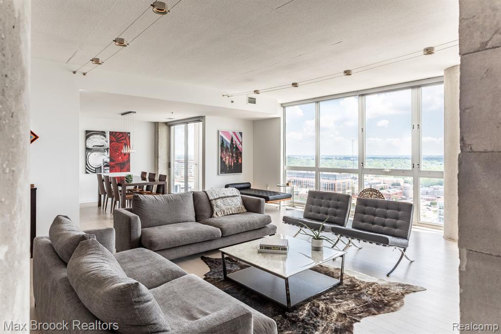 432 S Washington Avenue, Royal Oak, MI, 48067