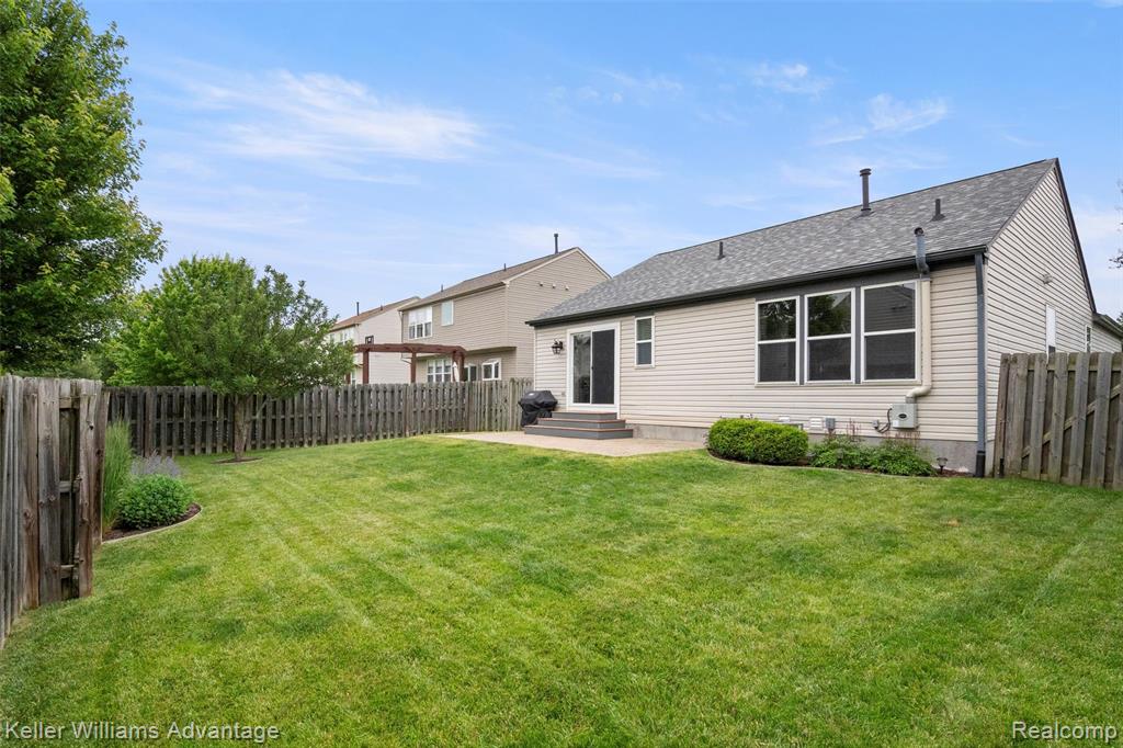 7501 Carlton Drive, Ypsilanti, MI 48197 — Photo 32