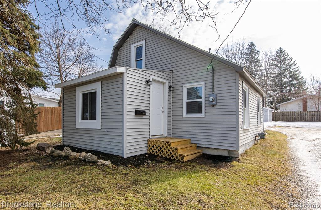 31 Heights Road, Lake Orion, MI 48362 — front exterior