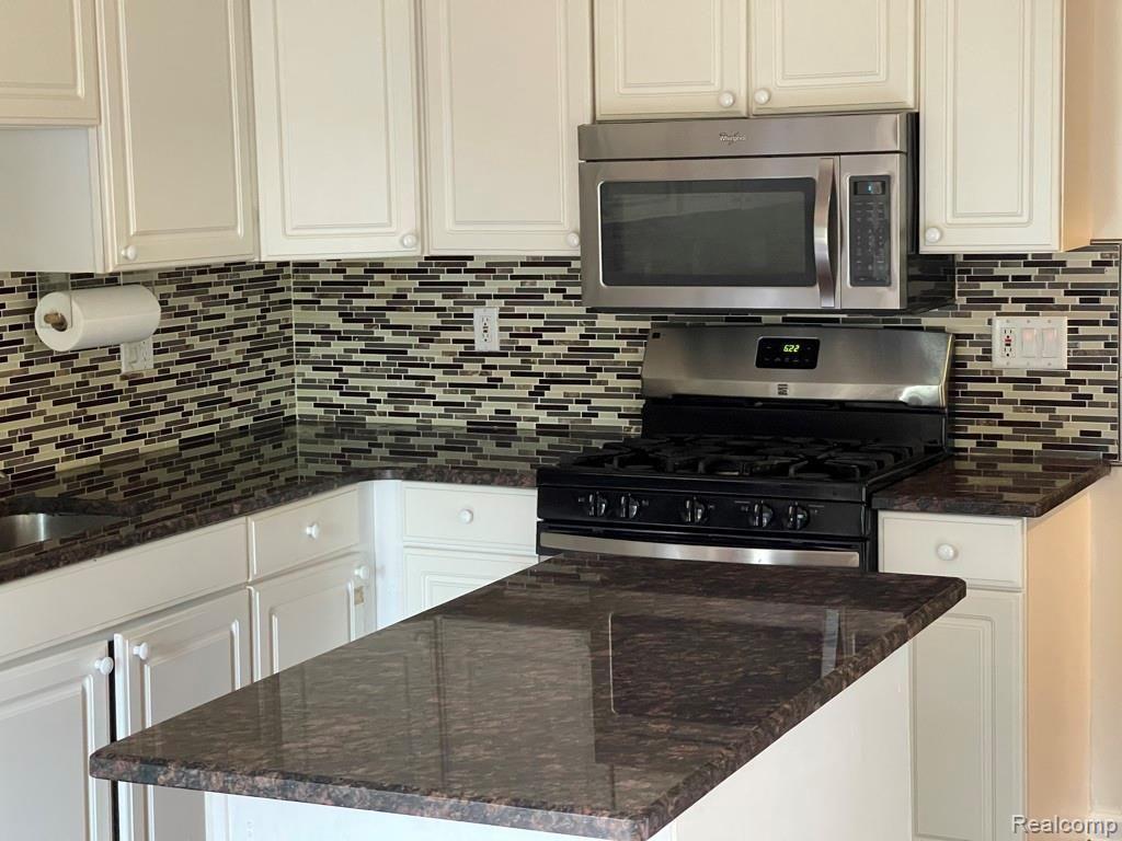 43590 WENDINGO Court, Novi, MI — Photo 7