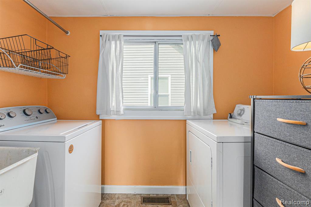 967 E Coy Avenue, Hazel Park, MI 48030 — Photo 24